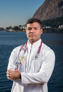 Gabriel Barbosa - fisioterapia - Meu nome é Gabriel Barbosa, sou fisioterapeuta e atuo na área de traumato e esportiva! trabalhando com prevenção de lesões,  aumento no rendimento esportivo e reabilitação funcional.  